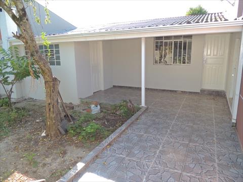Casa Residencial para locacao no Capao Raso em Curitiba com 80m² por R$ 2.400,00