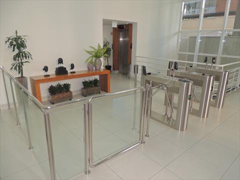 Cjto Comercial_sala para vendalocacaovenda e locacao no Centro em Curitiba com 87,68m² por R$ 343.000,002.750,00