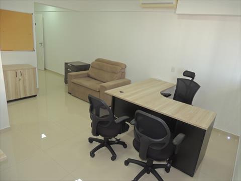 Cjto Comercial_sala para vendalocacaovenda e locacao no Centro em Curitiba com 87,68m² por R$ 343.000,002.750,00