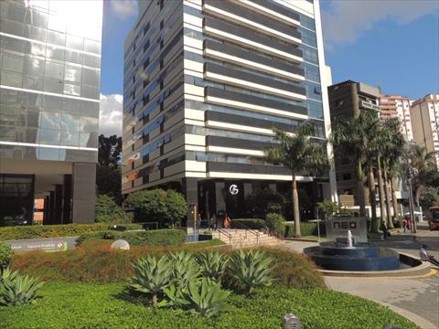 Apartamento para locacao no Centro Civico em Curitiba com 95,62m² por R$ 6.360,00