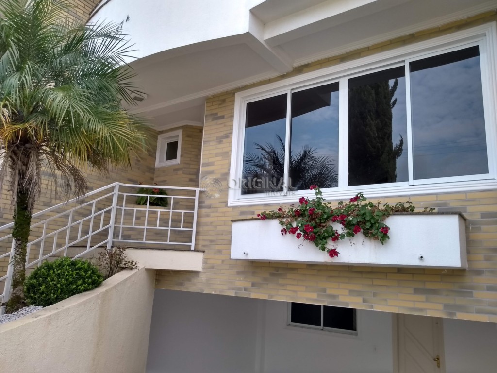 Sobrado para locacao no Santa Felicidade em Curitiba com 234m² por R$ 6.888,88