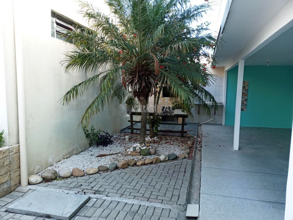 Sobrado para locacao no Boqueirao em Curitiba com 220m² por R$ 3.944,44