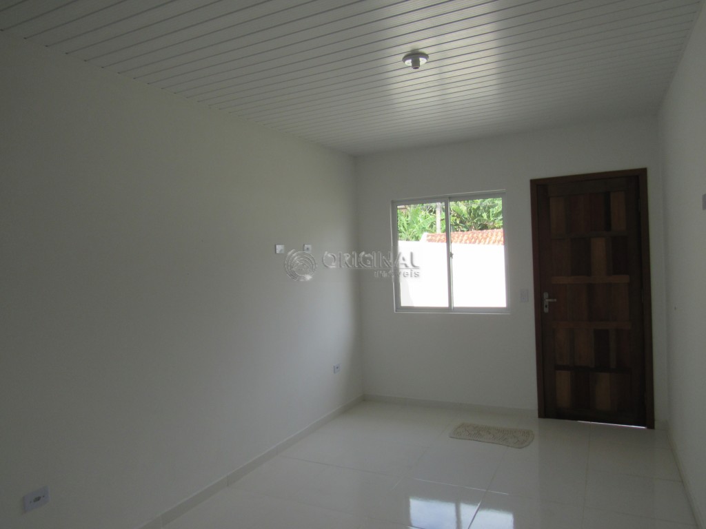 Casa Residencial para locacao no Orleans em Curitiba com 51m² por R$ 2.555,55