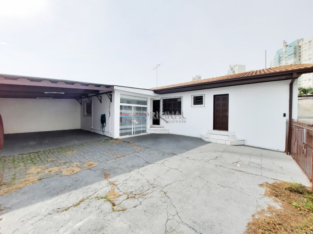 Casa Comercial para locacao no Orleans em Curitiba com 300m² por R$ 6.611,11