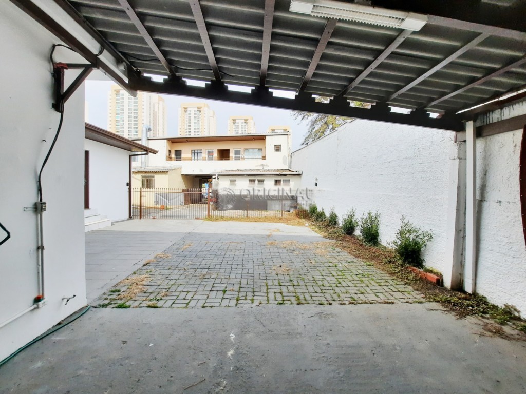Casa Comercial para locacao no Orleans em Curitiba com 300m² por R$ 6.611,11
