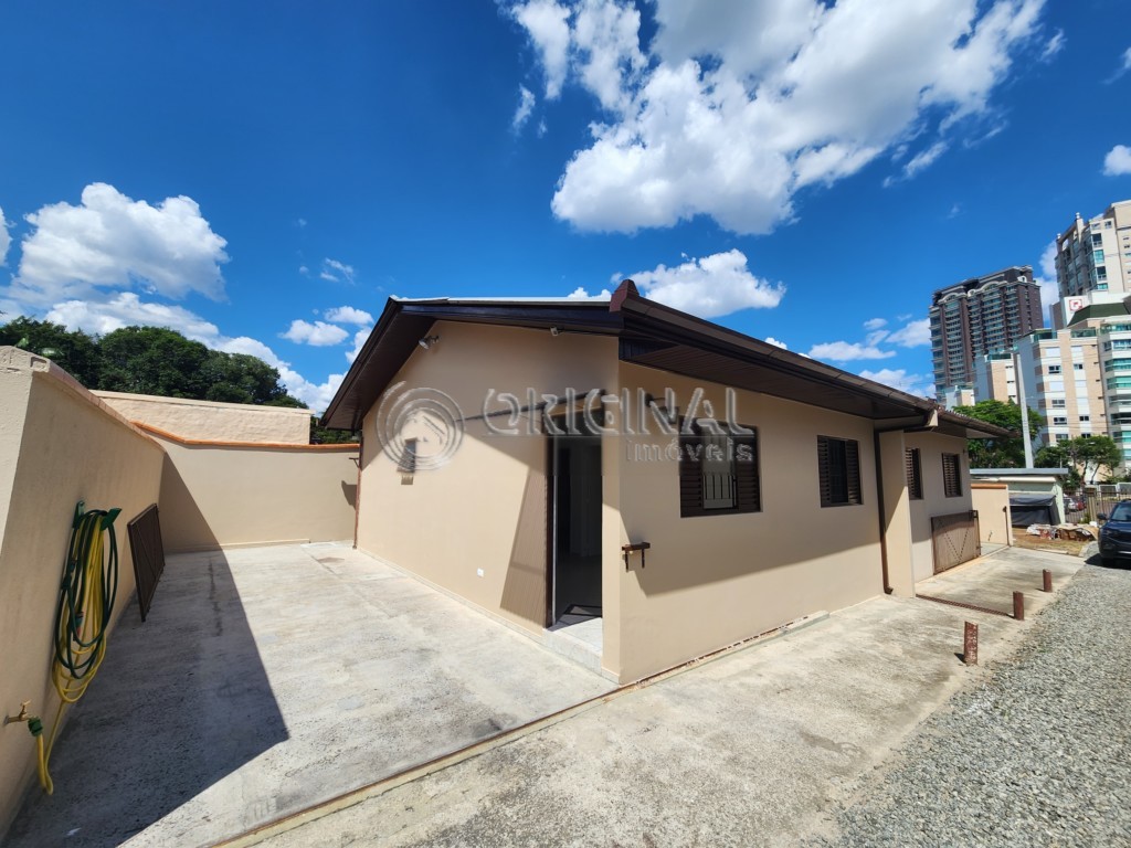 Casa Residencial para locacao no Campo Comprido em Curitiba com 50m² por R$ 2.166,66