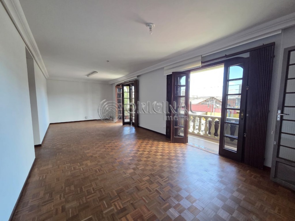 Casa Comercial para locacao no Orleans em Curitiba com 146m² por R$ 3.444,44