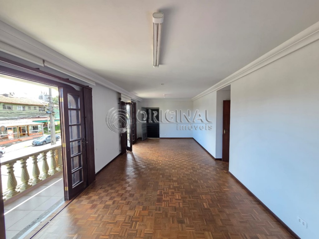 Casa Comercial para locacao no Orleans em Curitiba com 146m² por R$ 3.444,44