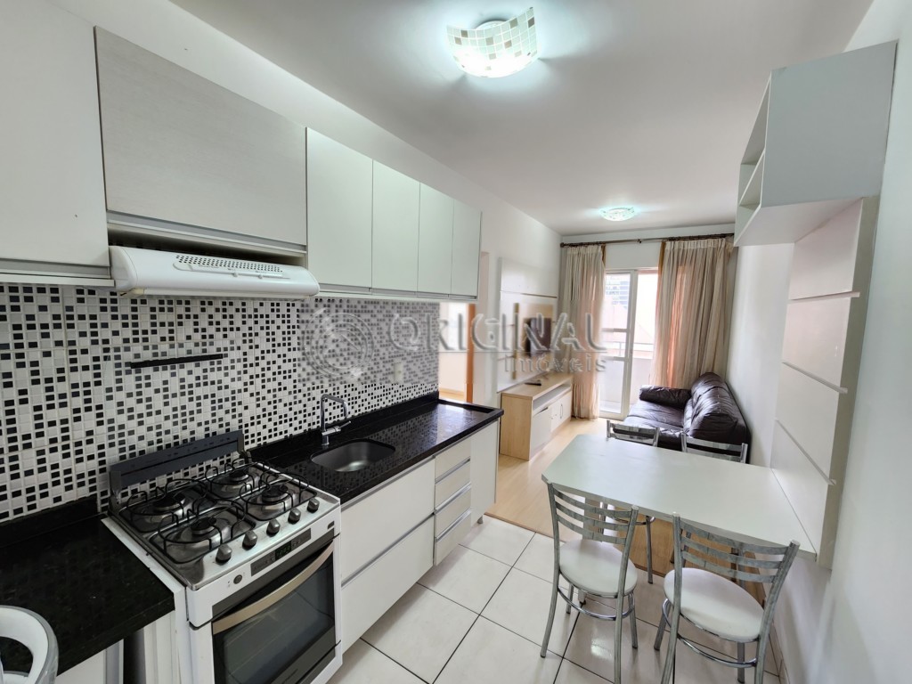 Apartamento para locacao no Centro em Curitiba com 56m² por R$ 3.222,22