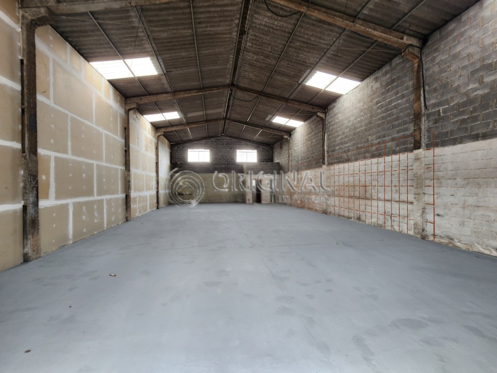 Barracão_galpão para locacao no Jardim California em Colombo com 200m² por R$ 4.388,88