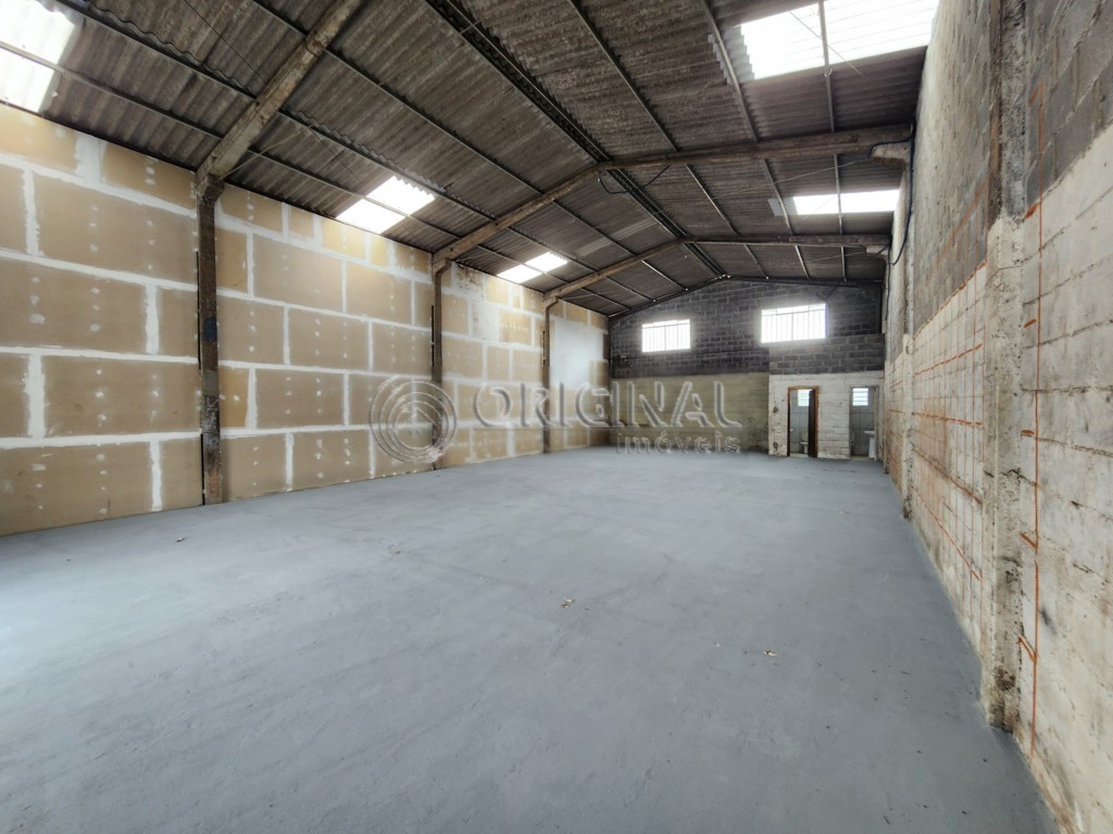 Barracão_galpão para locacao no Jardim California em Colombo com 200m² por R$ 4.388,88