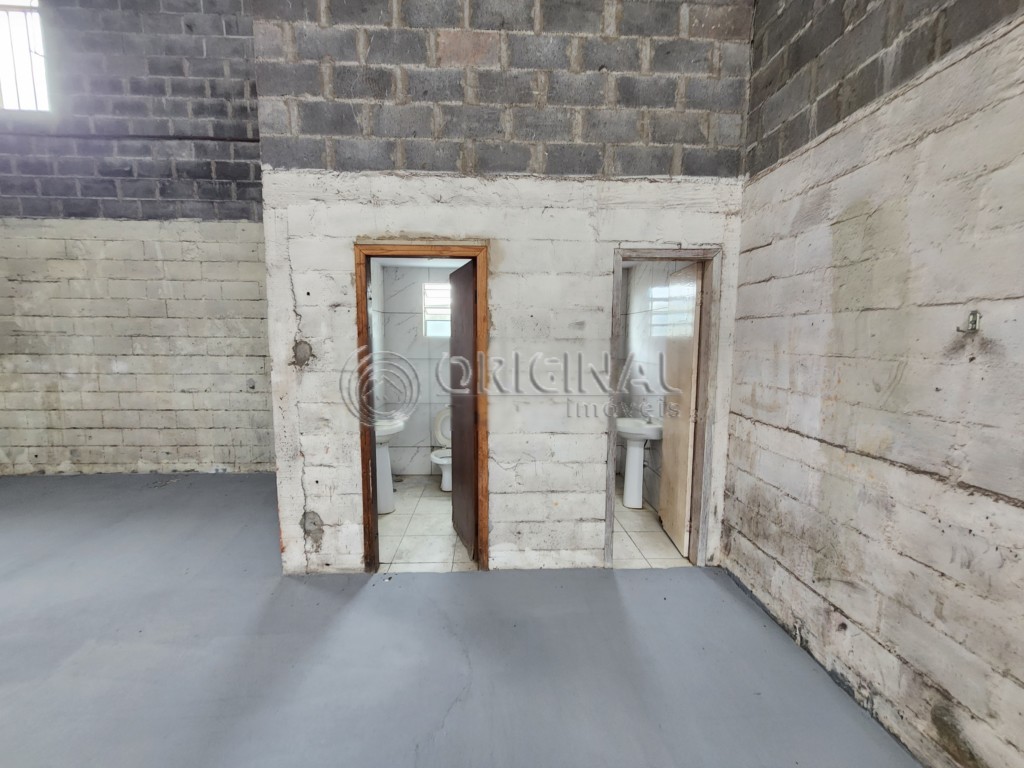 Barracão_galpão para locacao no Jardim California em Colombo com 200m² por R$ 4.388,88