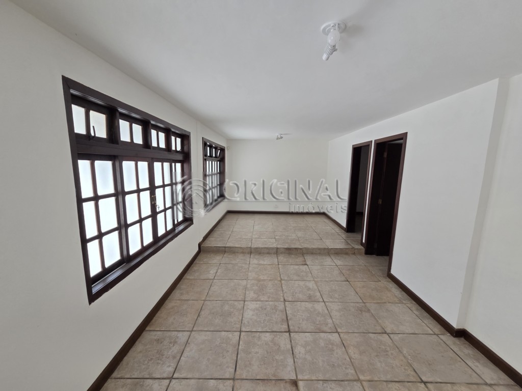 Casa Residencial para locacao no Mossungue em Curitiba com 256m² por R$ 4.777,77