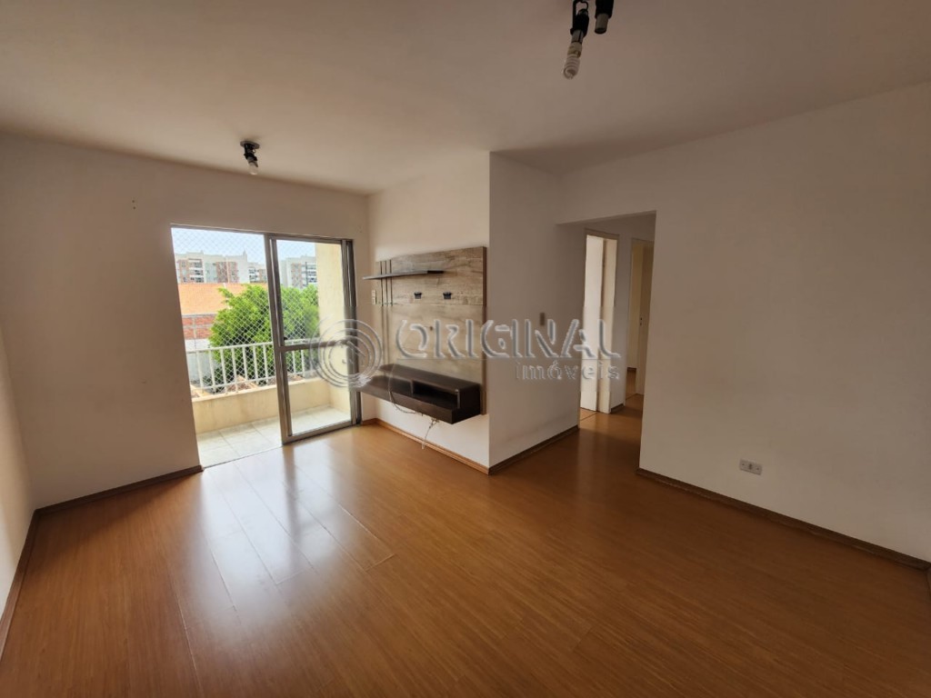 Apartamento para locacao no Orleans em Curitiba com 65m² por R$ 2.444,44