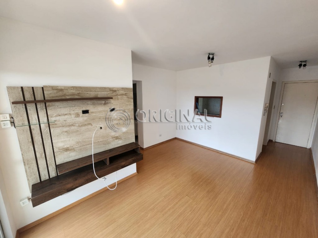 Apartamento para locacao no Orleans em Curitiba com 65m² por R$ 2.444,44