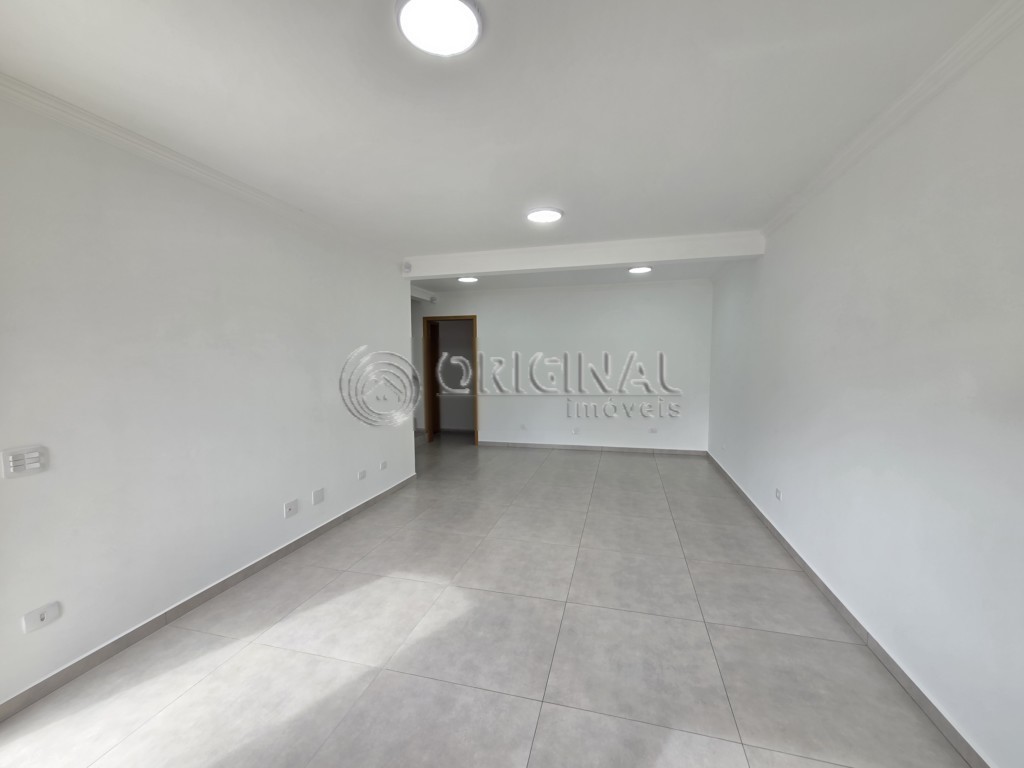 Sobrado para locacao no Orleans em Curitiba com 133m² por R$ 5.111,11