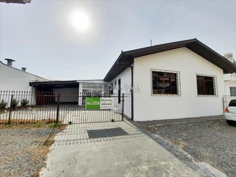 Casa Residencial para locacao no Orleans em Curitiba com 300m² por R$ 6.611,11