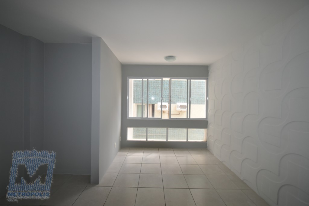 Apartamento para locacao no Centro em Florianopolis com 61,71m² por R$ 2.800,00