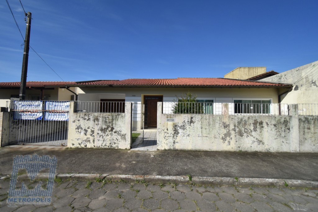 Casa Residencial para locacao no Carianos em Florianopolis com 156,42m² por R$ 4.500,00