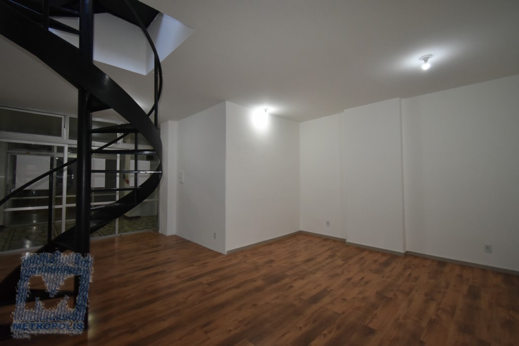 Loja para locacao no Centro em Florianopolis com 73,39m² por R$ 1.580,00