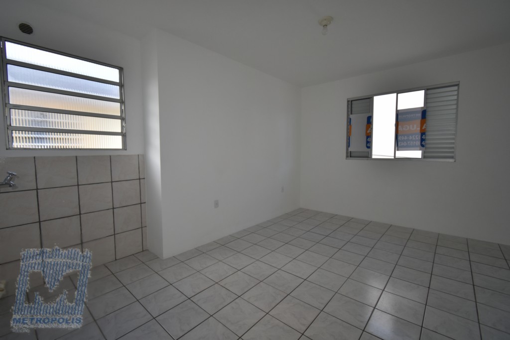 Apartamento para locacao no Saco Grande em Florianopolis com 30,7m² por R$ 1.990,00