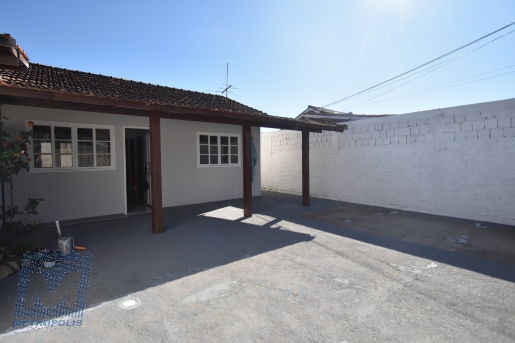 Casa Residencial para locacao no Carianos em Florianopolis com 40,45m² por R$ 2.800,00