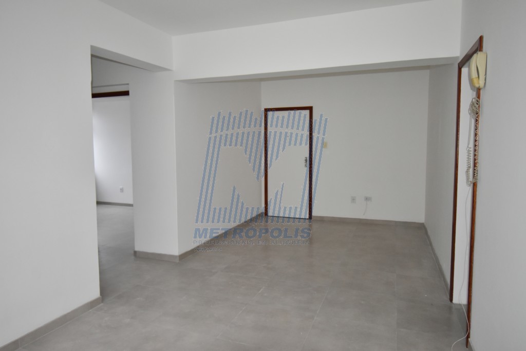 Apartamento para locacao no Centro em Florianopolis com 72m² por R$ 1580