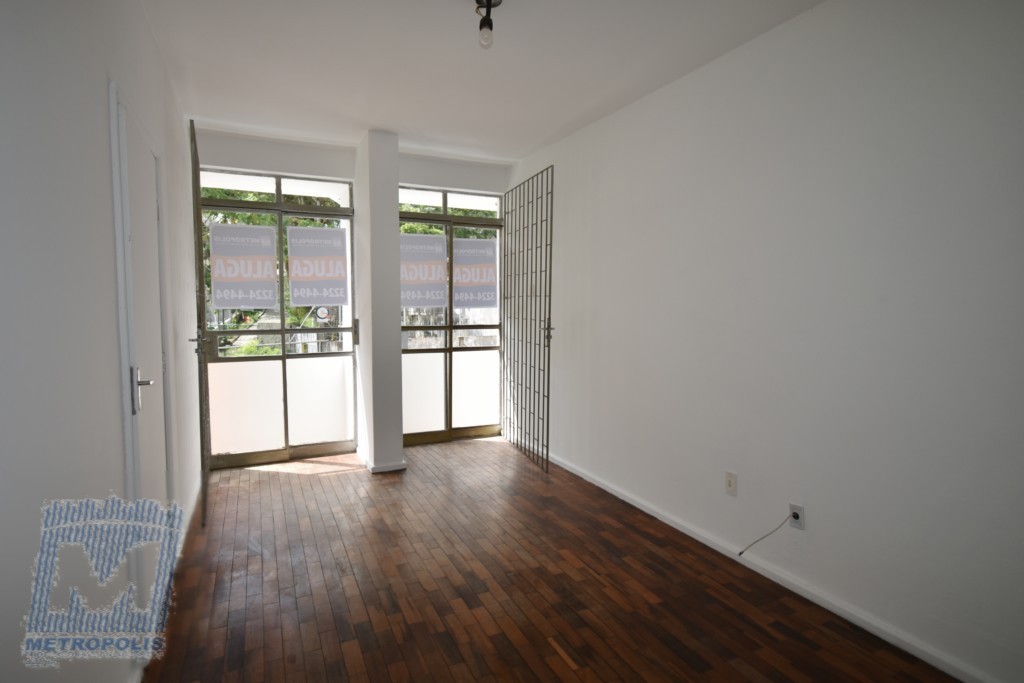 Apartamento para locacao no Centro em Florianopolis com 49,61m² por R$ 2.450,00