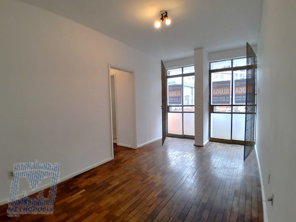 Apartamento para locacao no Centro em Florianopolis com 49,61m² por R$ 2.450,00