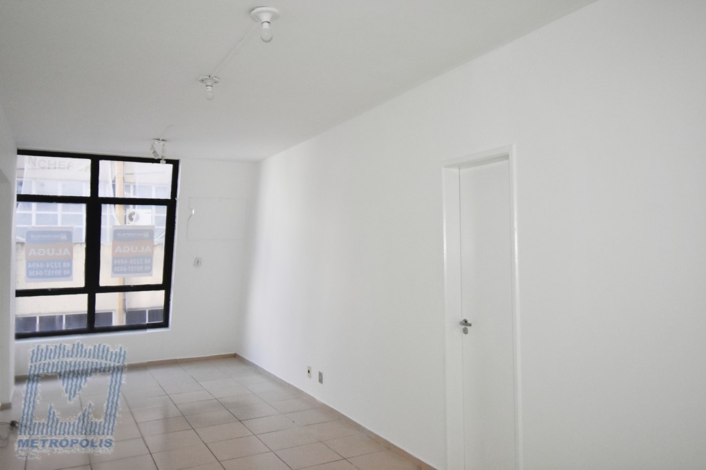 Sala para locacao no Centro em Florianopolis com 27,6m² por R$ 470,00