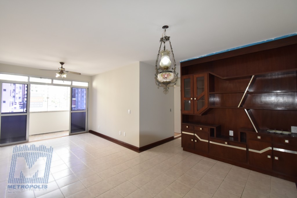 Apartamento para locacao no Centro em Florianopolis com 97,93m² por R$ 3.800,00