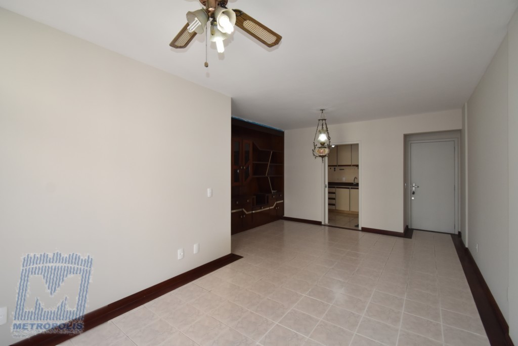 Apartamento para locacao no Centro em Florianopolis com 97,93m² por R$ 3.500,00