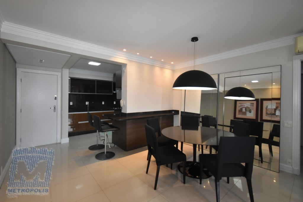 Apartamento para locacao no Centro em Florianopolis com 100,24m² por R$ 5.990,00