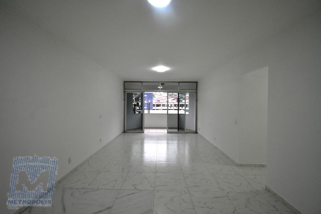 Apartamento para locacao no Centro em Florianopolis com 100,87m² por R$ 3.000,00