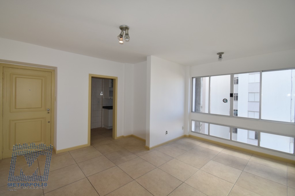 Apartamento para locacao no Centro em Florianopolis com 61,71m² por R$ 2.500,00