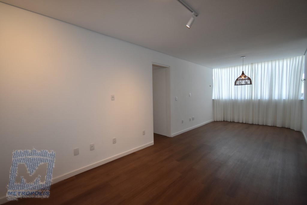 Apartamento para locacao no Centro em Florianopolis com 101,41m² por R$ 6.100,00