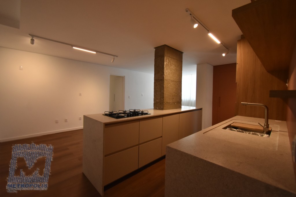 Apartamento para locacao no Centro em Florianopolis com 101,41m² por R$ 5.500,00