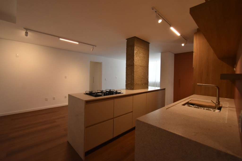 Apartamento para locacao no Centro em Florianopolis com 101,41m² por R$ 5.300,00
