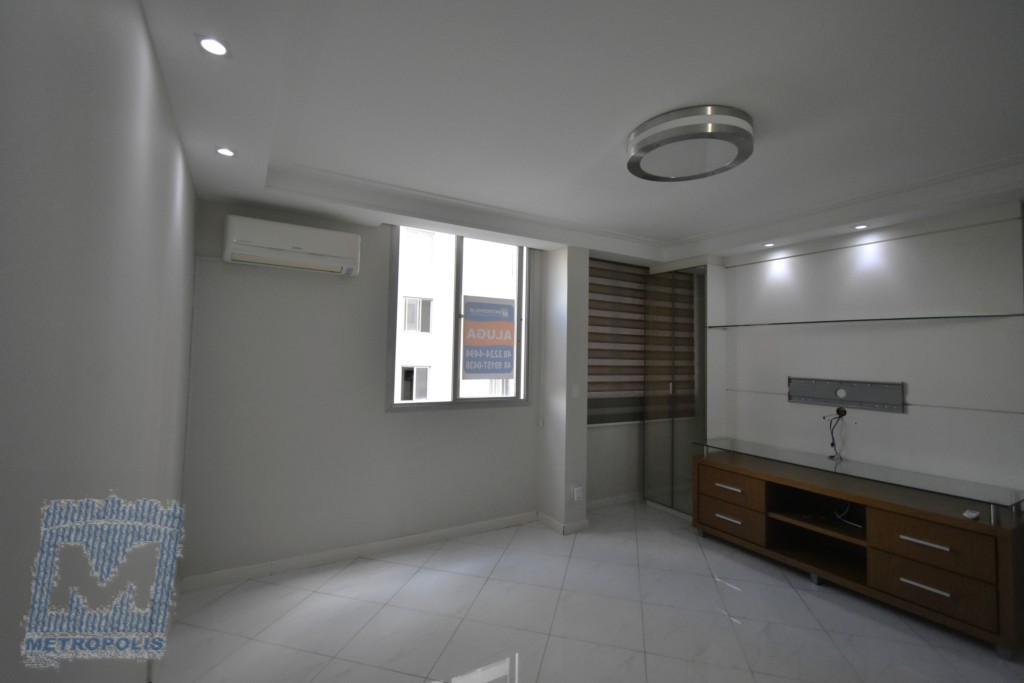 Apartamento para locacao no Centro em Florianopolis com 80,28m² por R$ 3.600,00