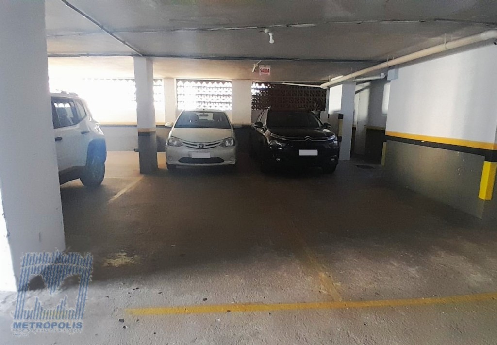 Vaga de garagem. Tranca o carro de tras