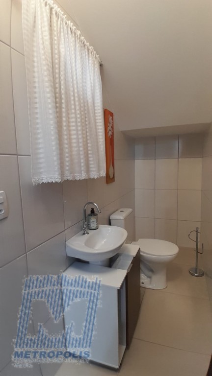 Casa Residencial para locacao no Carianos em Florianopolis com 136,22m² por R$ 5.200,00