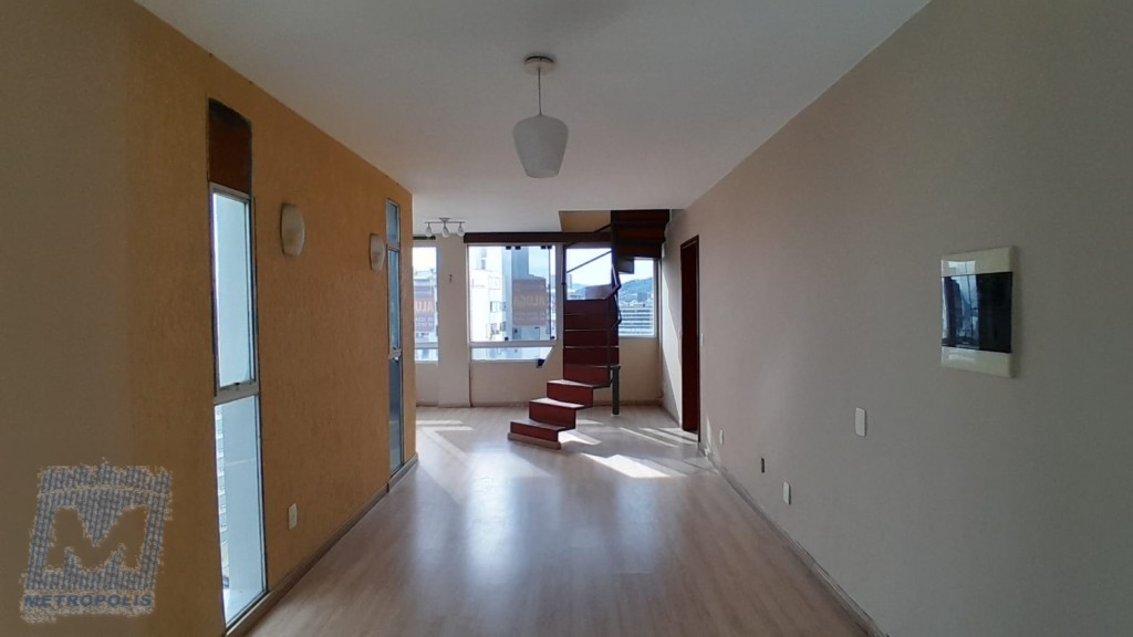 Cobertura para locacao no Centro em Florianopolis com 149,62m² por R$ 4.800,00