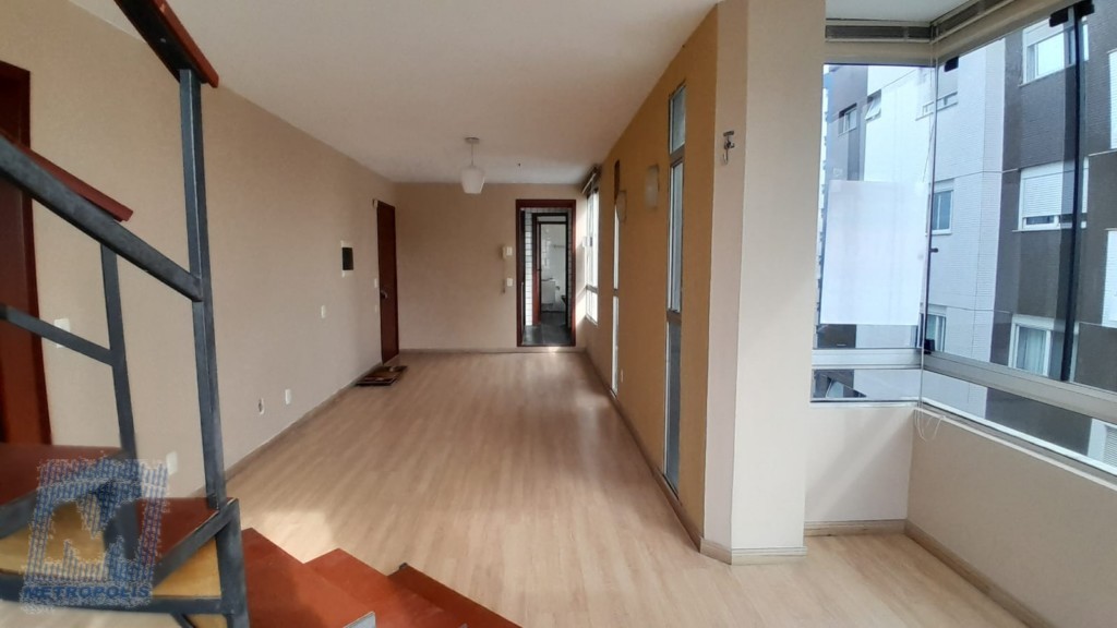 Cobertura para locacao no Centro em Florianopolis com 149,62m² por R$ 4.800,00