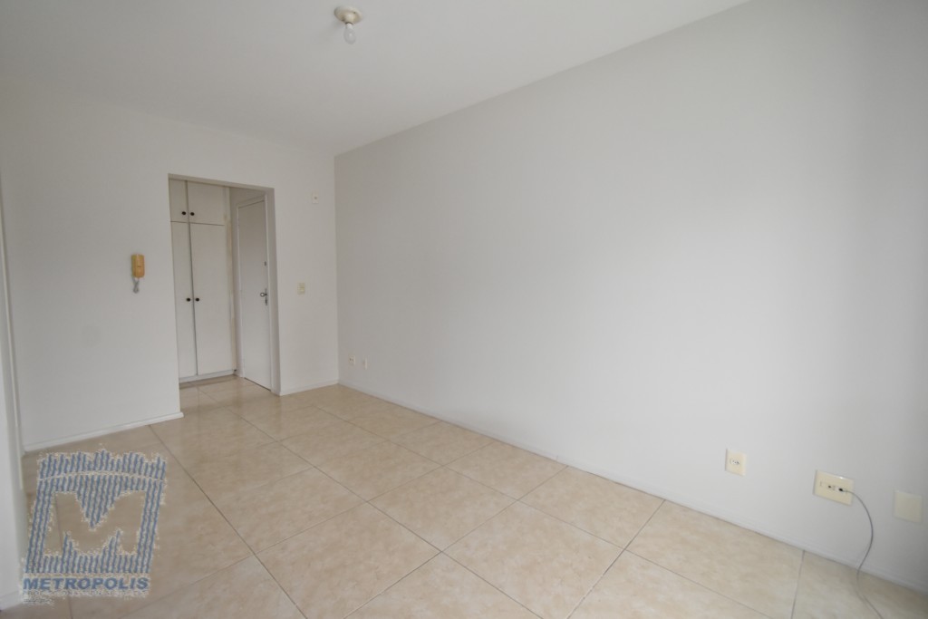 Apartamento para locacao no Centro em Florianopolis com 37m² por R$ 1.750,00