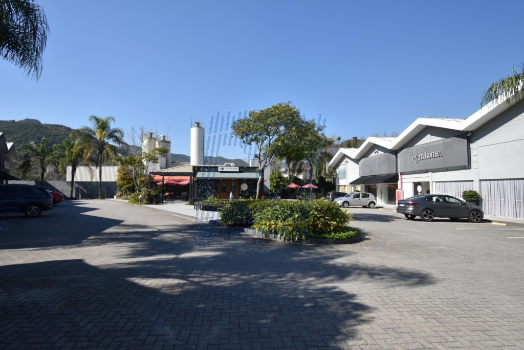 Loja para locacao no Saco Grande em Florianopolis com 249,51m² por R$ 6.500,00