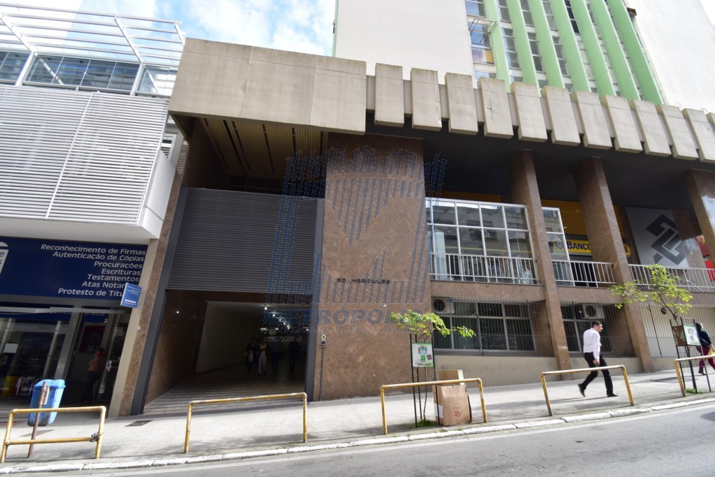 Sala para locacao no Centro em Florianopolis com 38,98m² por R$ 890,00