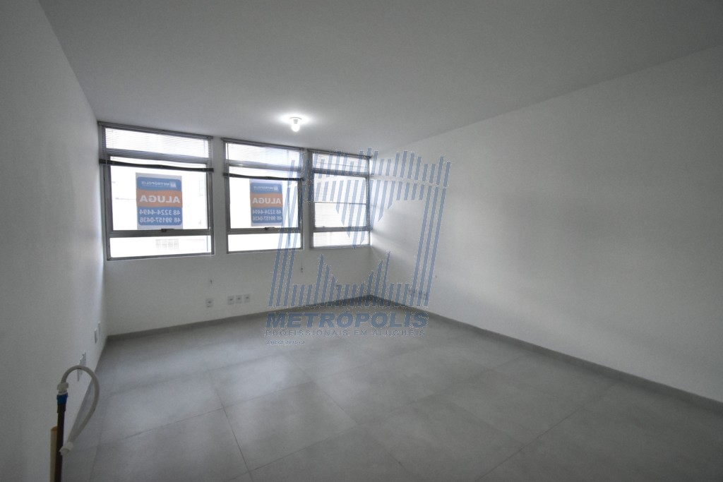 Sala para locacao no Centro em Florianopolis com 38,98m² por R$ 890,00