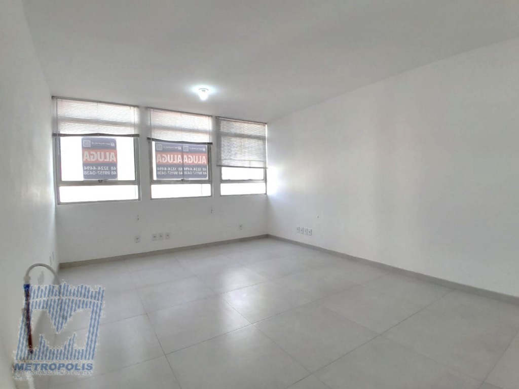 Sala para locacao no Centro em Florianopolis com 38,98m² por R$ 1.000,00