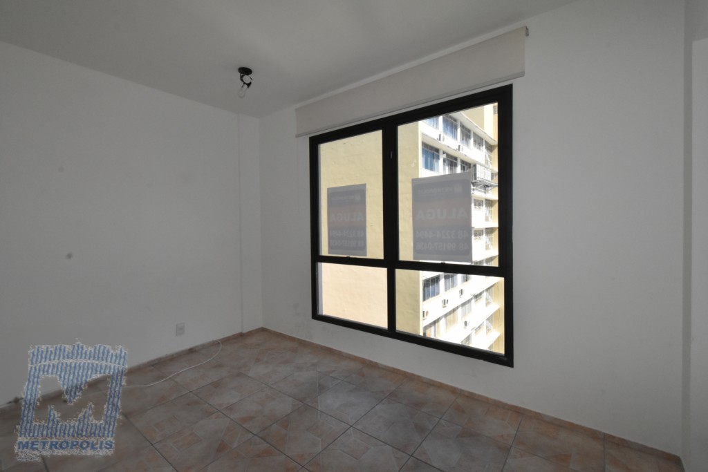 Sala para locacao no Centro em Florianopolis com 22,51m² por R$ 680,00