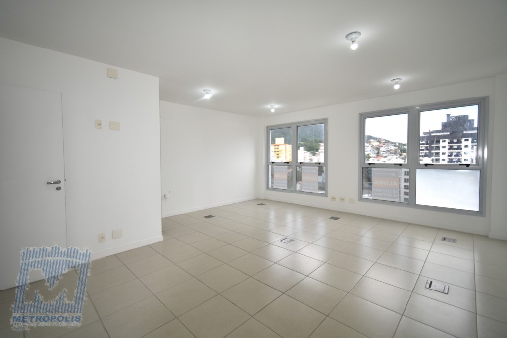 Sala para locacao no Trindade em Florianopolis com 34,97m² por R$ 1.900,00
